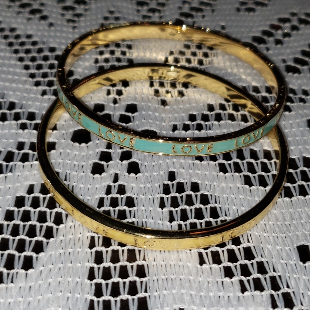 NWOT Lovely 2pc Letter Engraved Bangle Bracelet - Picture 4 of 7